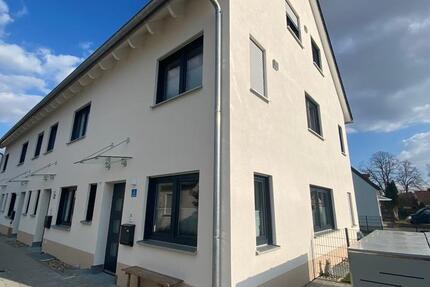 Haus Langenmosen - 4 Zimmer, 100 m&sup2;, 1.400&euro; | Angebot:25841118