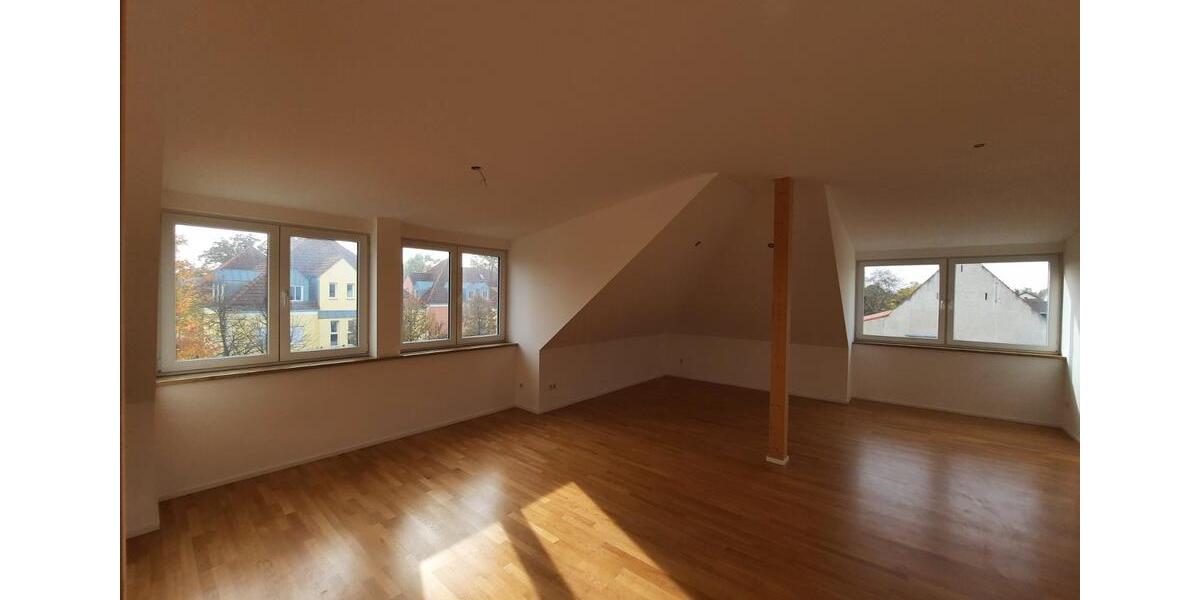 Dachgeschoßwohnung Ingolstadt - 2.5 Zimmer, 93 m&sup2;, 1.350&euro; | Angebot:26321371