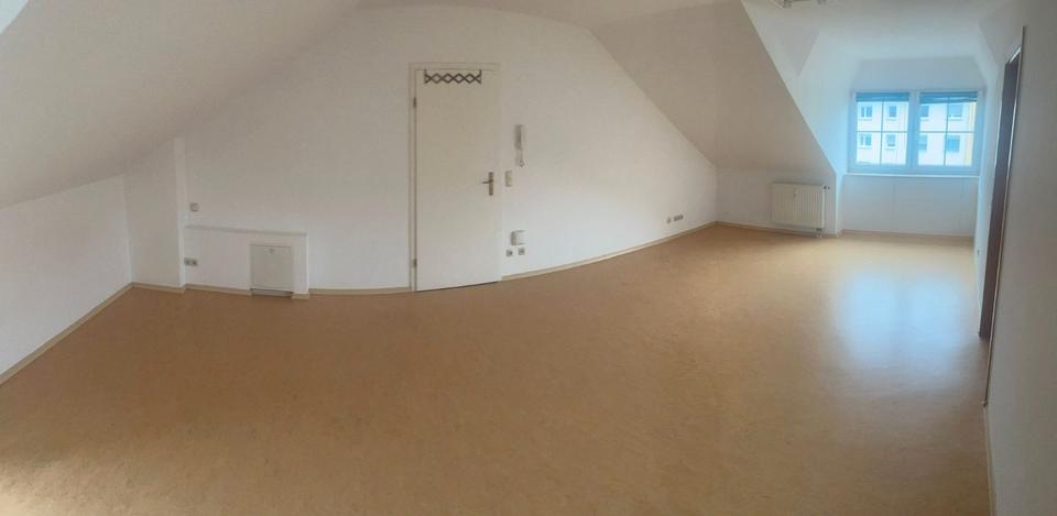 Dachgeschoßwohnung Ingolstadt Südost - 1 Zimmer, 35 m&sup2;, 145.000&euro; | Angebot:26646532