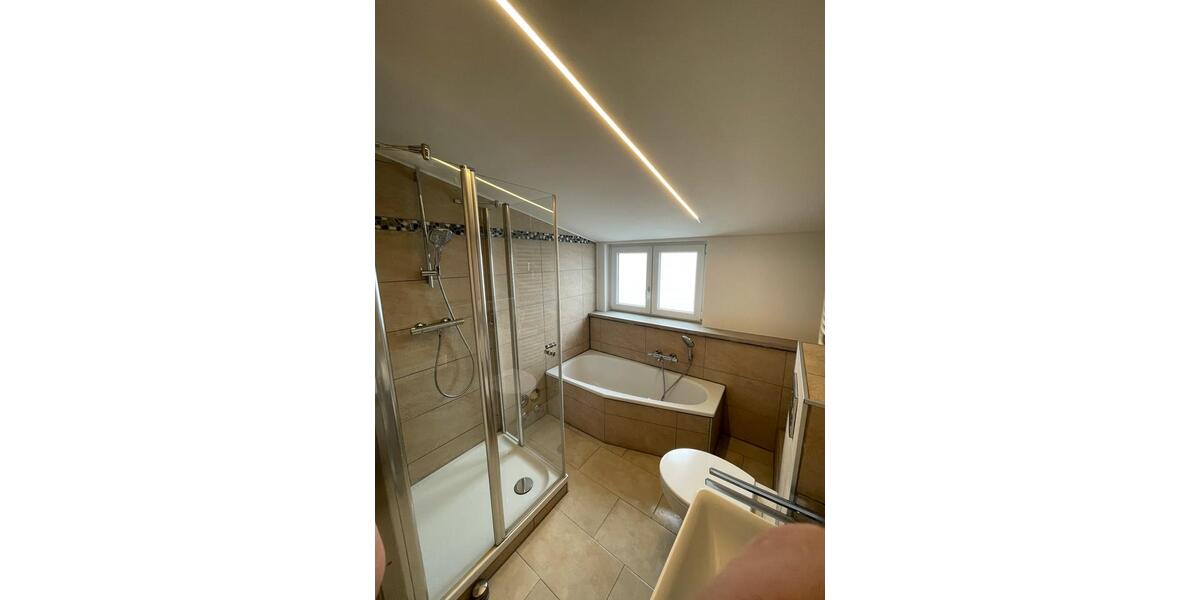 Dachgeschoßwohnung Manching - 3 Zimmer, 64 m&sup2;, 1.250&euro; | Angebot:26439424