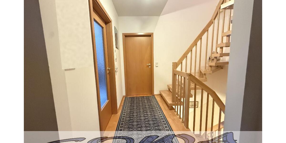 Haus mit Keller und Garage - Zentrumsnahe und ruhige Lage in Neuburg - Ein Objekt von Ihrem Immobilienpartner SOWA Immobilien und Finanzen - Burg Neuburg | Angebot:26383675