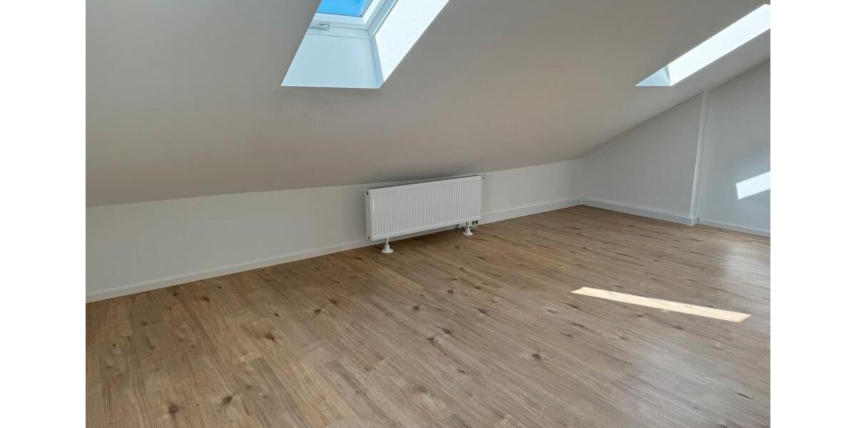 Dachgeschoßwohnung Böhmfeld - 3 Zimmer, 85 m&sup2;, 1.150&euro; | Angebot:25218988