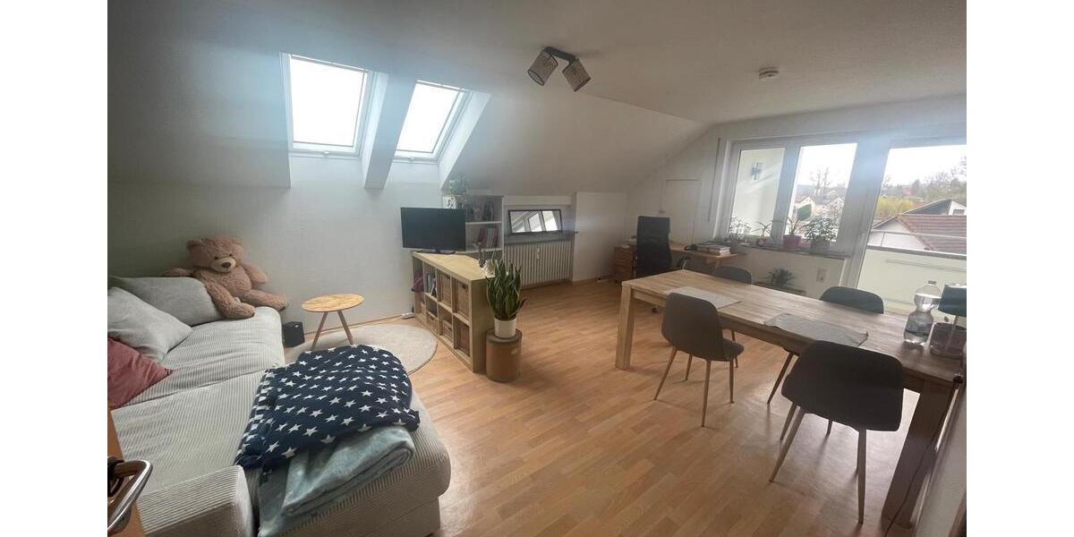 Dachgeschoßwohnung Neuburg an der Donau - 2.5 Zimmer, 86 m&sup2;, 810&euro; | Angebot:25942790