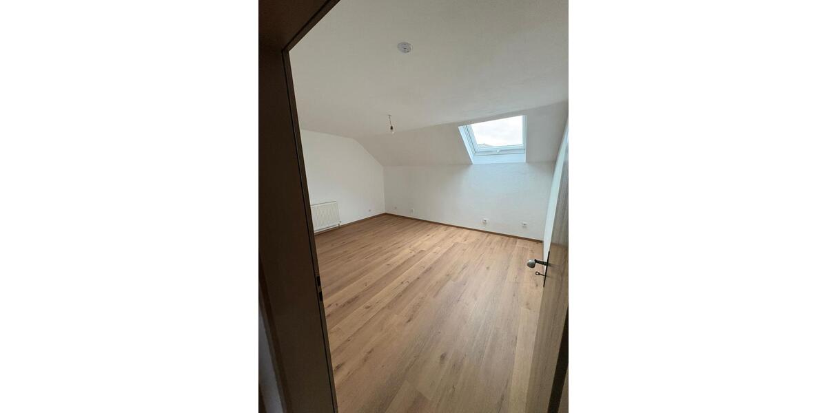 Dachgeschoßwohnung Adelschlag - 4 Zimmer, 118 m&sup2;, 1.400&euro; | Angebot:25173867