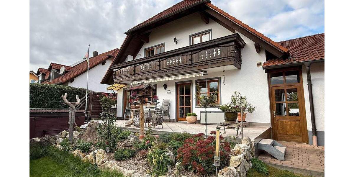 Mehrfamilienhaus, Wohnhaus Neuburg an der Donau Heinrichsheim - 6 Zimmer, 208 m&sup2;, 719.000&euro; | Angebot:25729938