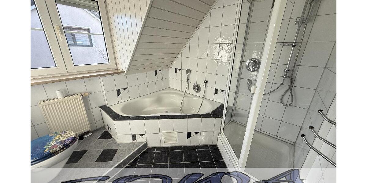 Einzugsbereit! Zentrumsnahes Einfamilienhaus mit guter Raumaufteilung und einer großen Garage im Englischen Garten in Neuburg - Ein Objekt von Ihrem Immobilienpartner SOWA Immobilien und Finanzen - Einfamilienhaus Neuburg an der Donau | Angebot:24192269