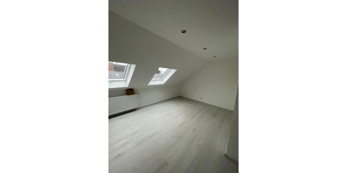 Reihenhaus Ingolstadt Friedrichshofen-Hollerstauden - 5.5 Zimmer, 150 m&sup2;, 2.500&euro; | Angebot:25922536