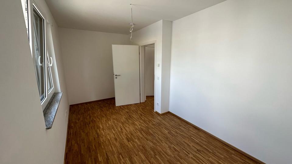 Etagenwohnung Ingolstadt Nordost - 3 Zimmer, 97 m&sup2;, 1.660&euro; | Angebot:27616450