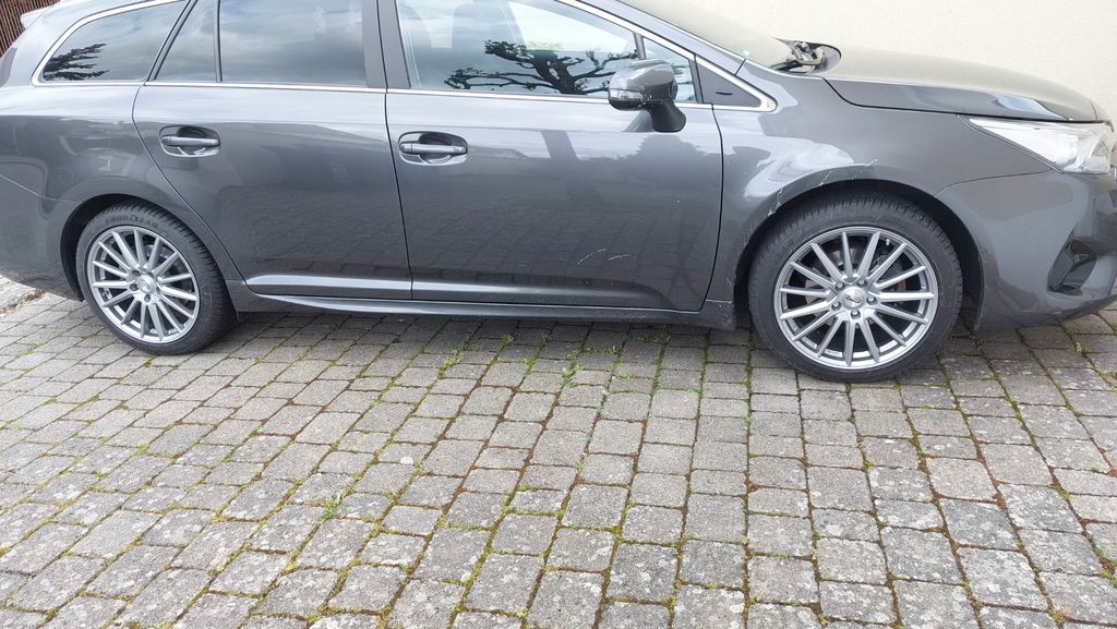 Toyota Avensis 66.000 km 16.990 &euro; Ingolstadt 85051