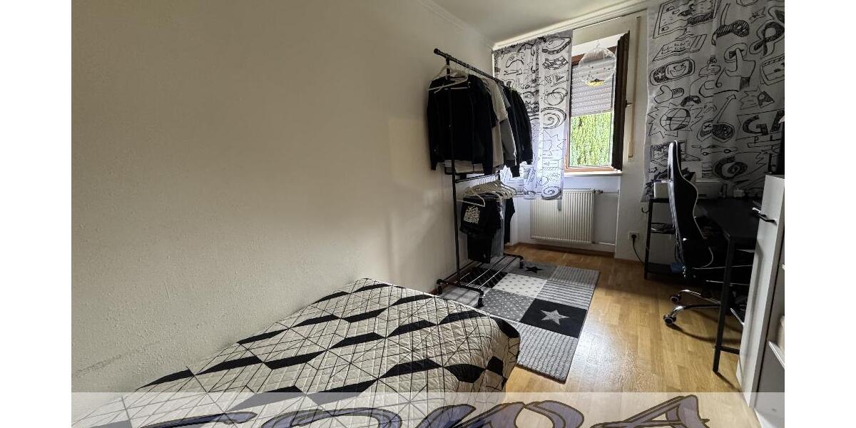 Ein Haus mit Geschichte - Mehrfamilienhaus mit 5 Wohneinheiten, zwei Garagen und Garten in zentraler Lage in Neuburg - Ein Objekt von Ihrem Immobilienpartner SOWA Immobilien und Finanzen - Mehrfamilienhaus, Wohnhaus Neuburg an der Donau | Angebot:26299734