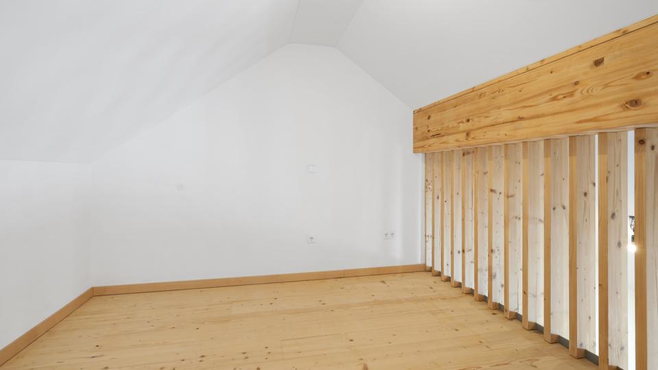 Dachgeschoßwohnung Ingolstadt Friedrichshofen-Hollerstauden - 3.5 Zimmer, 119 m&sup2;, 1.100&euro; | Angebot:26443277