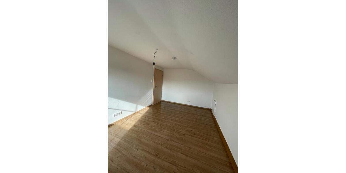Dachgeschoßwohnung Manching - 3 Zimmer, 64 m&sup2;, 1.250&euro; | Angebot:26439424