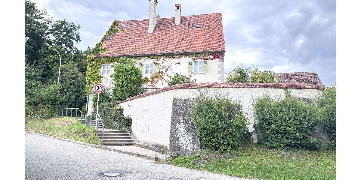 Einfamilienhaus Ingolstadt - 8 Zimmer, 210 m&sup2;, 450.000&euro; | Angebot:26621060