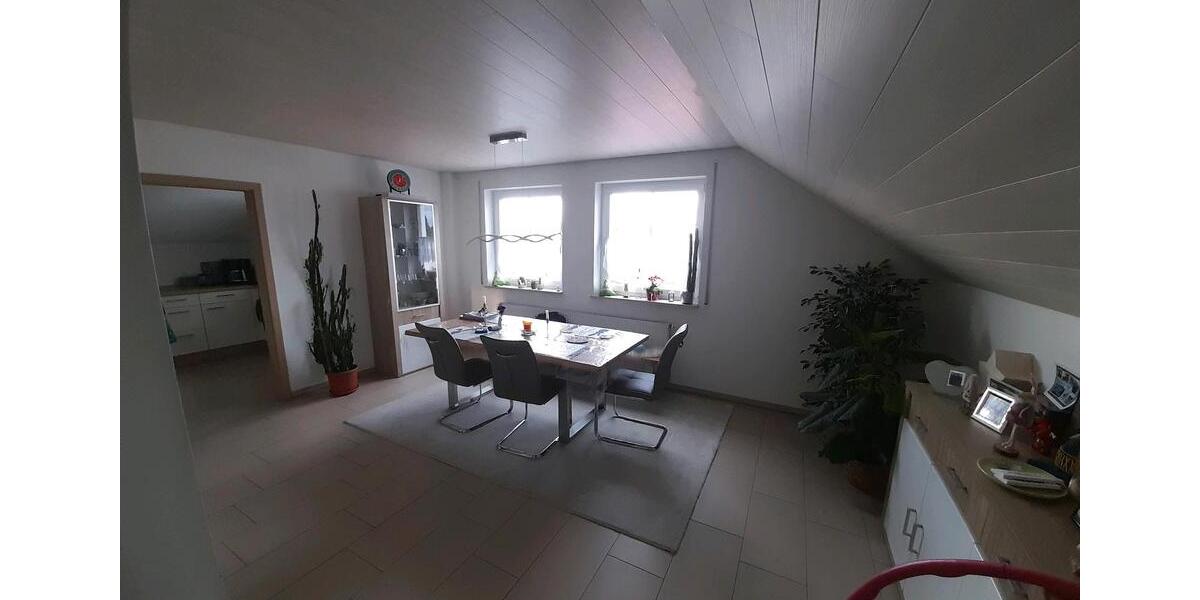 Dachgeschoßwohnung Buxheim - 3 Zimmer, 90 m&sup2;, 900&euro; | Angebot:25945372