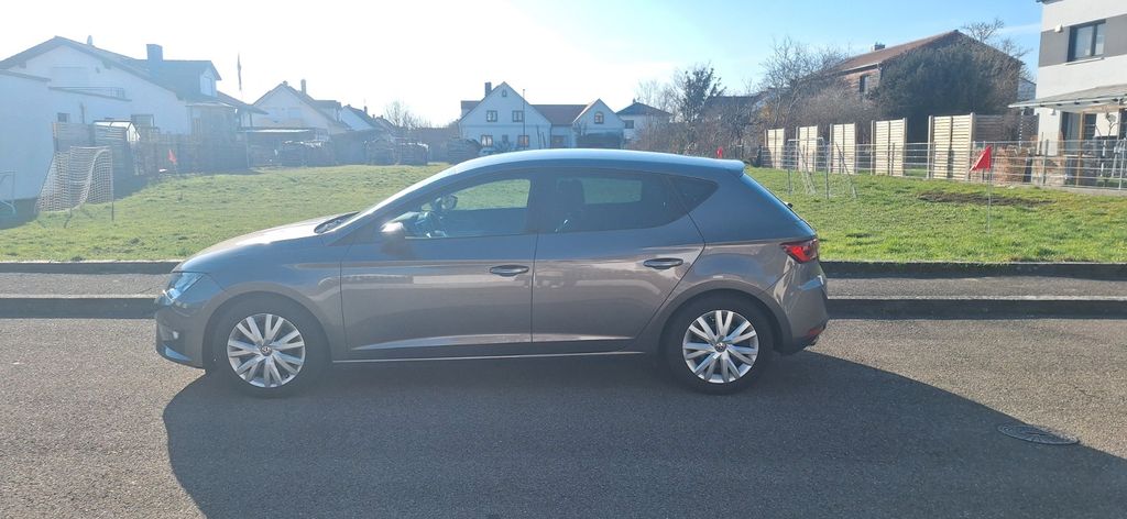 Seat Leon 100.324 km 11.400 &euro; Baar-Ebenhausen 85107