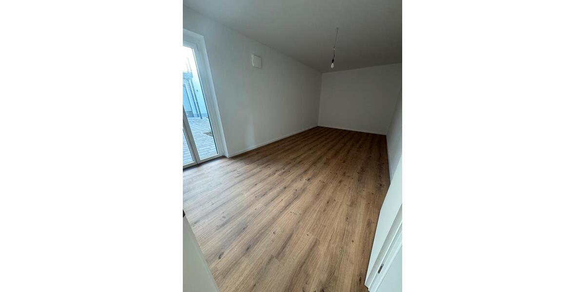 Erdgeschoßwohnung Neustadt an der Donau - 1 Zimmer, 96 m&sup2;, 1.250&euro; | Angebot:25702455