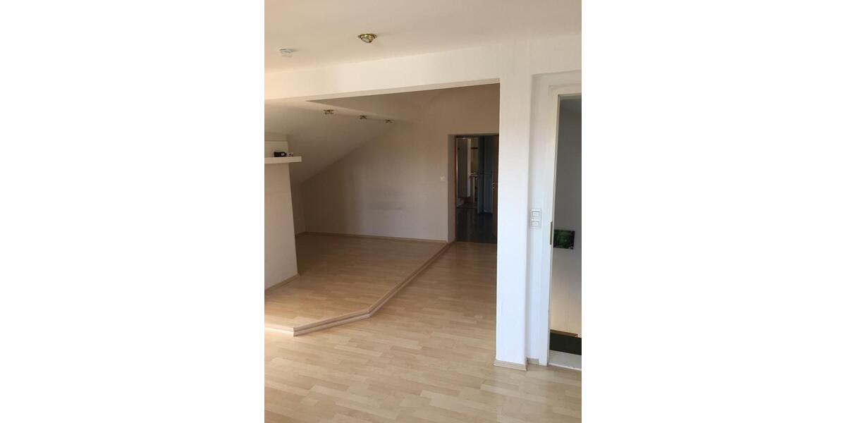 Dachgeschoßwohnung Denkendorf - 3 Zimmer, 80 m&sup2;, 780&euro; | Angebot:26381866