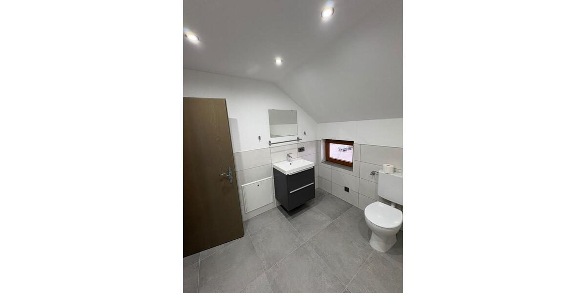 Dachgeschoßwohnung Adelschlag - 4 Zimmer, 118 m&sup2;, 1.400&euro; | Angebot:25173867