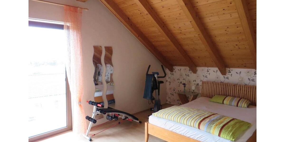 Dachgeschoßwohnung Stammham - 4 Zimmer, 124 m&sup2;, 1.100&euro; | Angebot:25082311