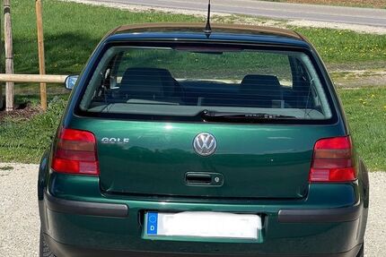VW Golf 243.000 km 850 &euro; Adelschlag 86111
