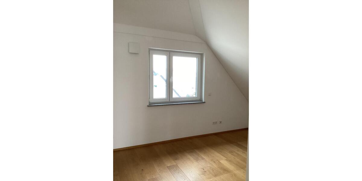 Dachgeschoßwohnung Ingolstadt Münchener Straße - 3.5 Zimmer, 91 m&sup2;, 1.300&euro; | Angebot:25838054