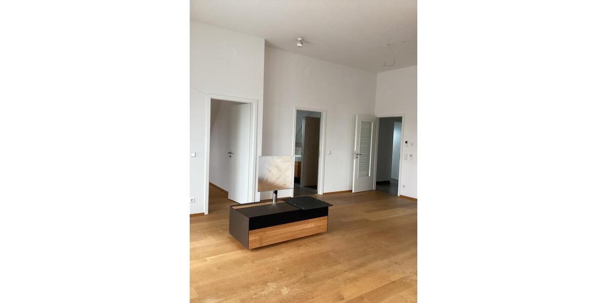 Dachgeschoßwohnung Ingolstadt Münchener Straße - 3.5 Zimmer, 91 m&sup2;, 1.300&euro; | Angebot:25838054