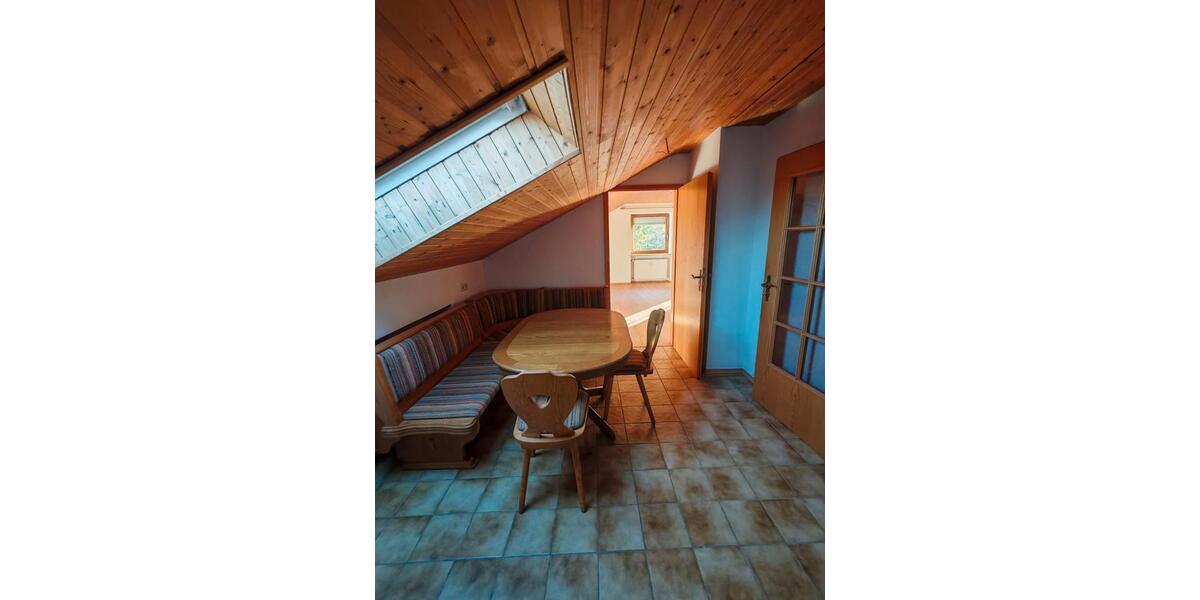 Dachgeschoßwohnung Reichertshofen - 3 Zimmer, 80 m&sup2;, 800&euro; | Angebot:27624258