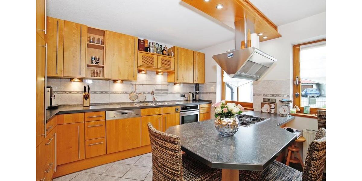 Villa Pörnbach - 7 Zimmer, 256 m&sup2;, 2.600&euro; | Angebot:25845068