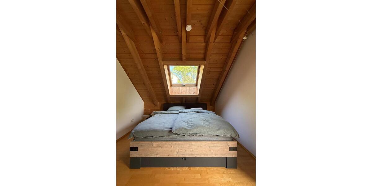 Dachgeschoßwohnung Wolnzach - 1 Zimmer, 92 m&sup2;, 1.080&euro; | Angebot:26439402