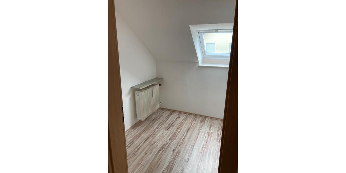 Dachgeschoßwohnung Neuburg an der Donau - 2.5 Zimmer, 86 m&sup2;, 810&euro; | Angebot:25942790