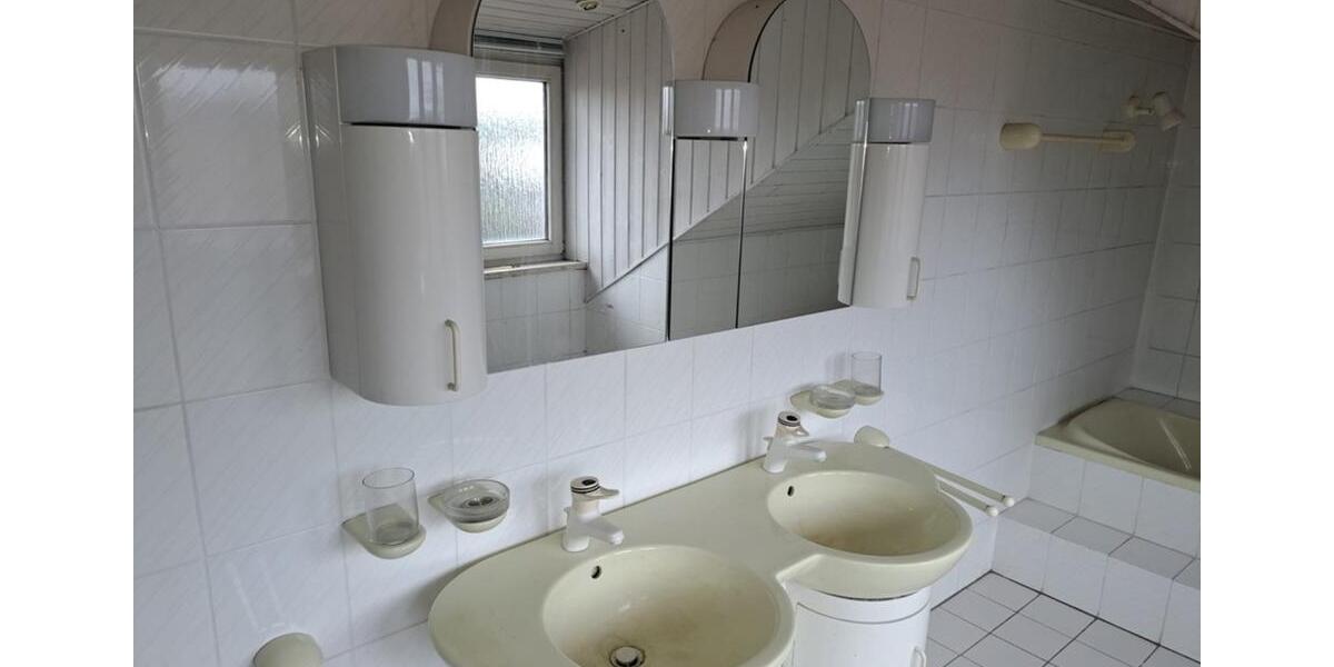 Einfamilienhaus Karlshuld - 8 Zimmer, 320 m&sup2;, 490.000&euro; | Angebot:25922332