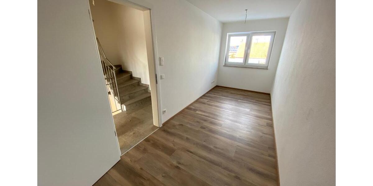 Reihenhaus Langenmosen - 4 Zimmer, 100 m&sup2;, 1.400&euro; | Angebot:25841118