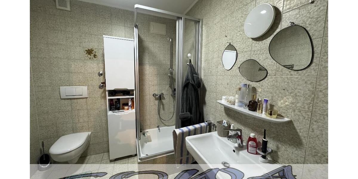 Attraktives Mehrfamilienhaus mit 5 Wohneinheiten, zwei Garagen und Garten in zentraler Lage in Neuburg - Ein Objekt von Ihrem Immobilienpartner SOWA Immobilien und Finanzen - Mehrfamilienhaus, Wohnhaus Neuburg an der Donau | Angebot:22009590