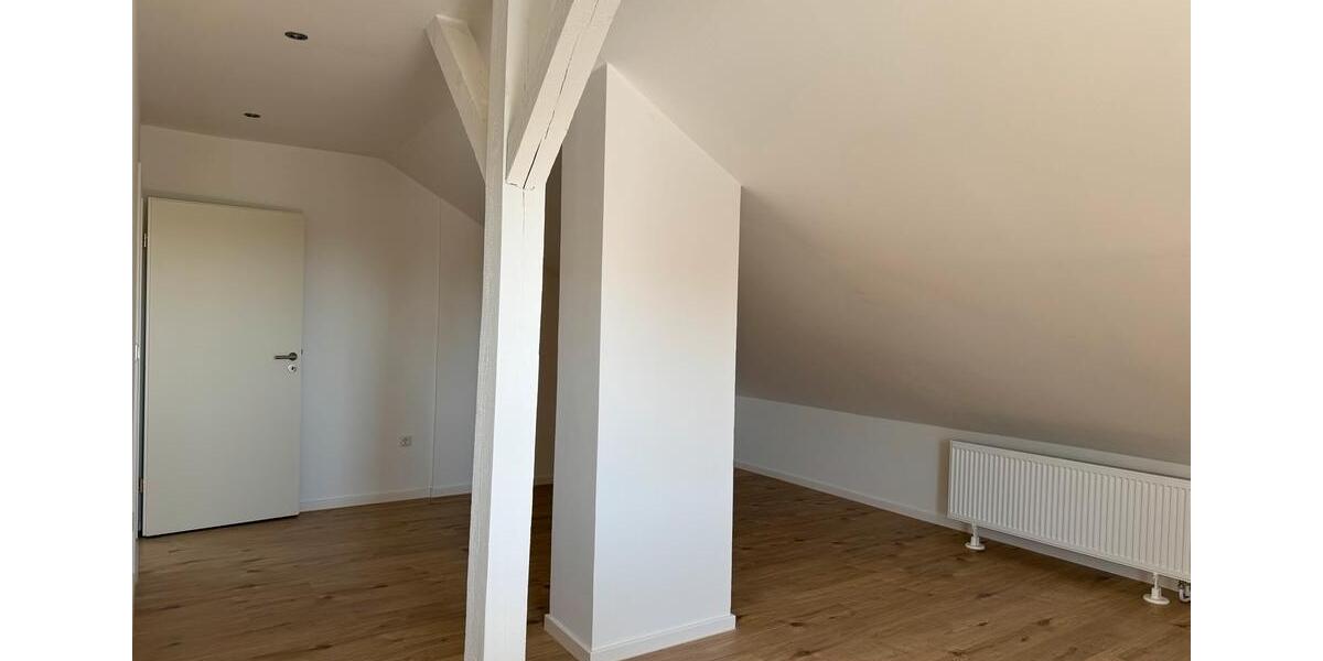 Dachgeschoßwohnung Böhmfeld - 3 Zimmer, 85 m&sup2;, 1.150&euro; | Angebot:25218988