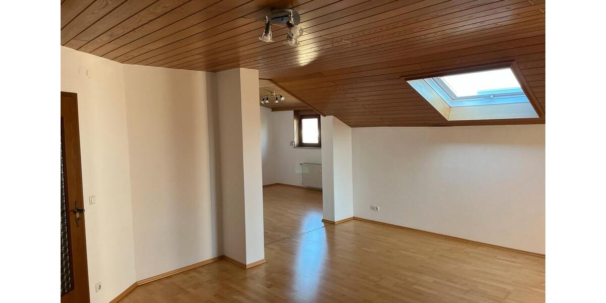 Etagenwohnung Lenting - 3 Zimmer, 130 m&sup2;, 1.400&euro; | Angebot:26060944