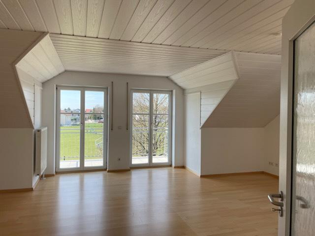 Dachgeschoßwohnung Ingolstadt Münchener Straße - 4 Zimmer, 122 m&sup2;, 1.190&euro; | Angebot:25639233
