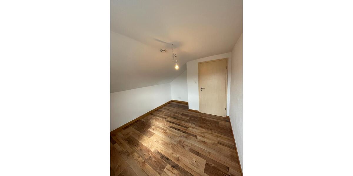 Dachgeschoßwohnung Manching - 3 Zimmer, 64 m&sup2;, 1.250&euro; | Angebot:26439424