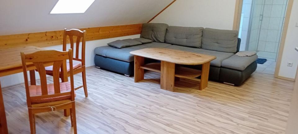 Dachgeschoßwohnung Hitzhofen - 2.5 Zimmer, 52 m&sup2;, 500&euro; | Angebot:25945353