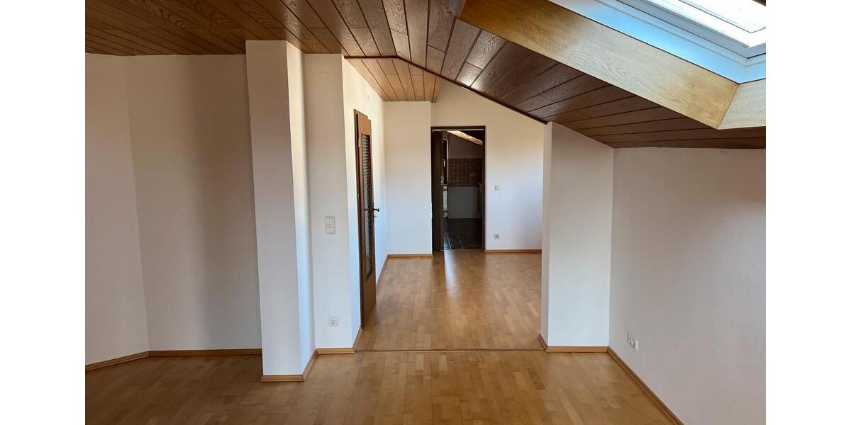 Etagenwohnung Lenting - 3 Zimmer, 130 m&sup2;, 1.400&euro; | Angebot:26060944