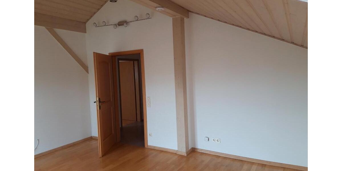Dachgeschoßwohnung Ingolstadt Nordost - 4 Zimmer, 105 m&sup2;, 1.290&euro; | Angebot:27606225