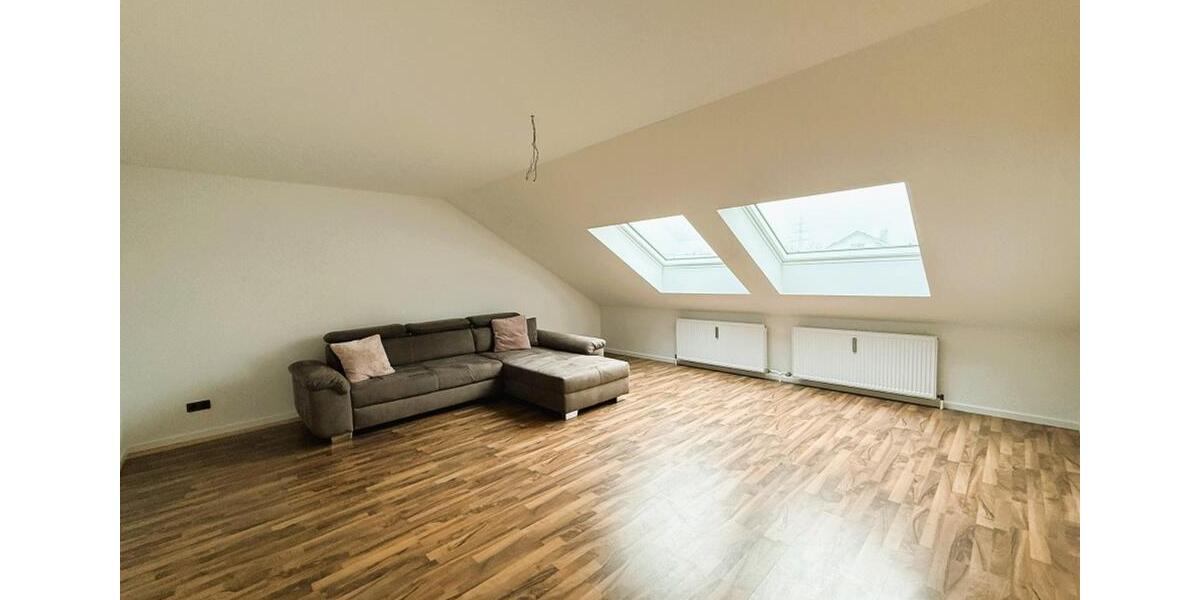 Dachgeschoßwohnung Wettstetten - 4 Zimmer, 180 m&sup2;, 1.350&euro; | Angebot:23847372
