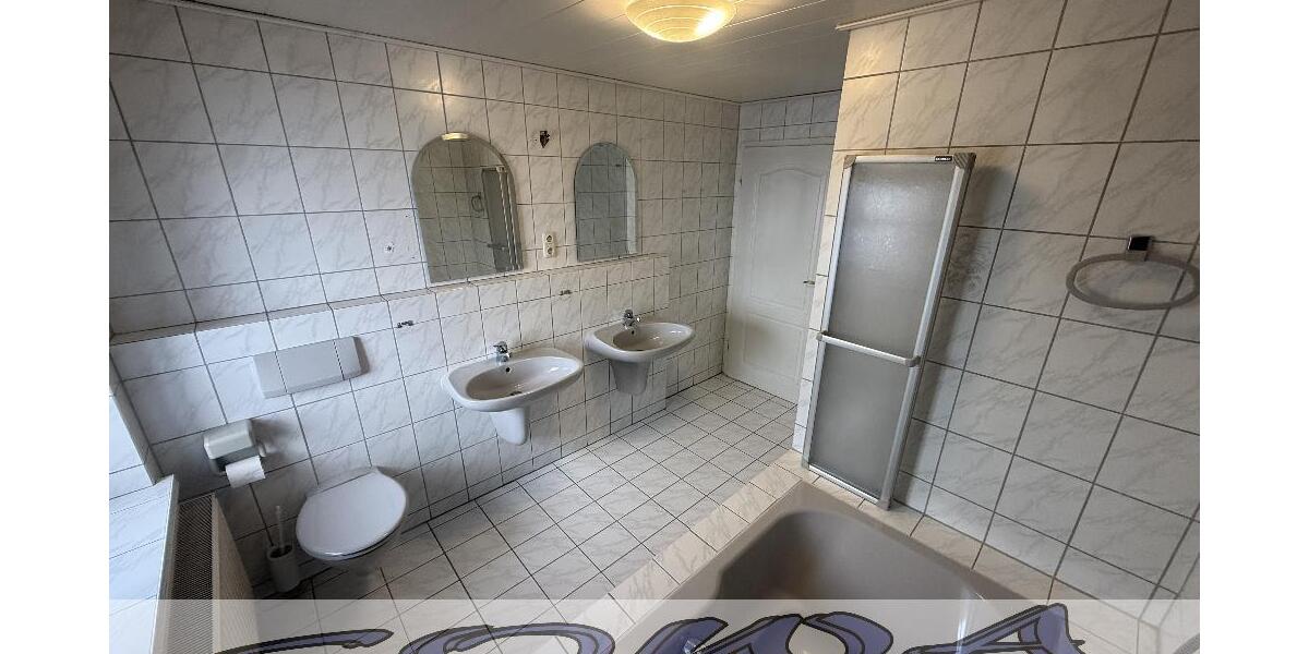 Charmantes Stadthaus in zentraler Lage in Neuburg - ideal für Familien oder Paare - Ein Objekt von Ihrem Immobilienpartner SOWA Immobilien und Finanzen - Mehrfamilienhaus, Wohnhaus Neuburg | Angebot:26897113