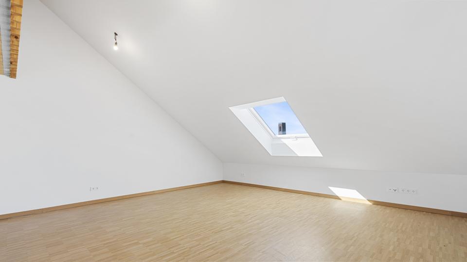 Dachgeschoßwohnung Ingolstadt Friedrichshofen-Hollerstauden - 3.5 Zimmer, 119 m&sup2;, 1.100&euro; | Angebot:26443277