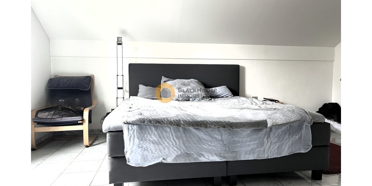 Ein-Zwei-Familienhaus mit Garagen, grosses Grundstück in schöner Ortsrandlage - Zweifamilienhaus Hepberg | Angebot:25234782