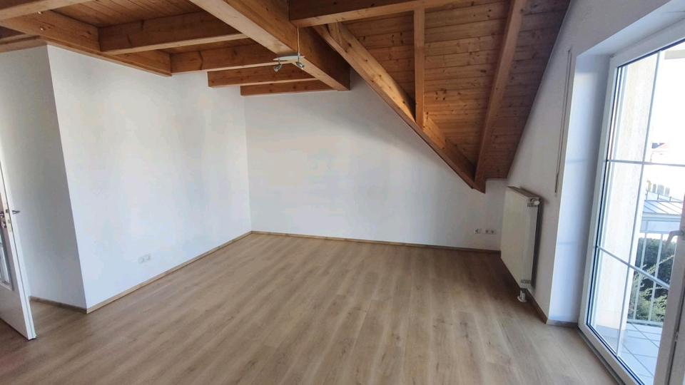 Etagenwohnung Hepberg - 3 Zimmer, 85 m&sup2;, 1.300&euro; | Angebot:27631116