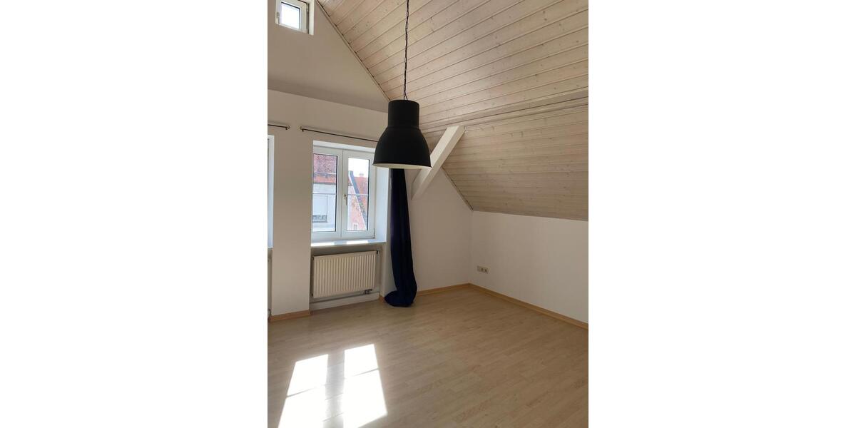 Dachgeschoßwohnung Ingolstadt - 3 Zimmer, 95 m&sup2;, 1.200&euro; | Angebot:26648208
