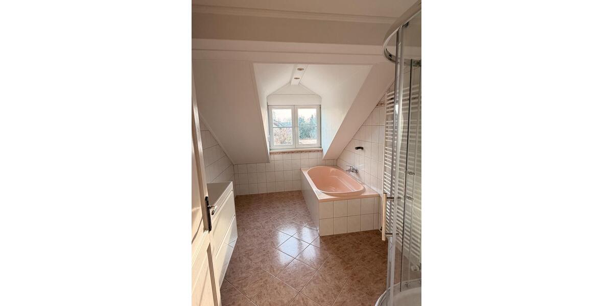 Dachgeschoßwohnung Weichering - 4 Zimmer, 98 m&sup2;, 1.195&euro; | Angebot:25839170