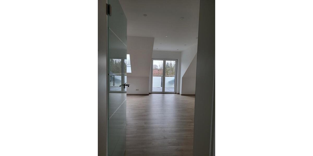Dachgeschoßwohnung Neuburg an der Donau - 4 Zimmer, 110 m&sup2;, 1.450&euro; | Angebot:25855032