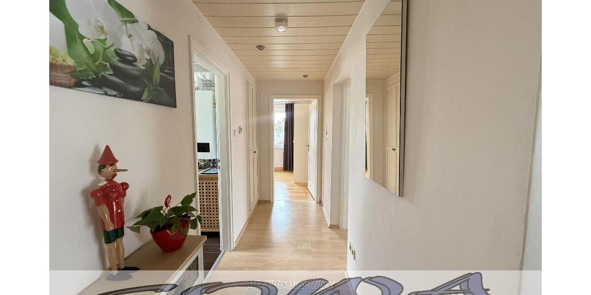 2 Wohneinheiten zusammengelegt! Helle, schöne 5 Zimmer mit Balkon und mit Garage in Neuburg - Ein Objekt von Ihrem Immobilienpartner SOWA Immobilien und Finanzen - 5- Neuburg | Angebot:25977736