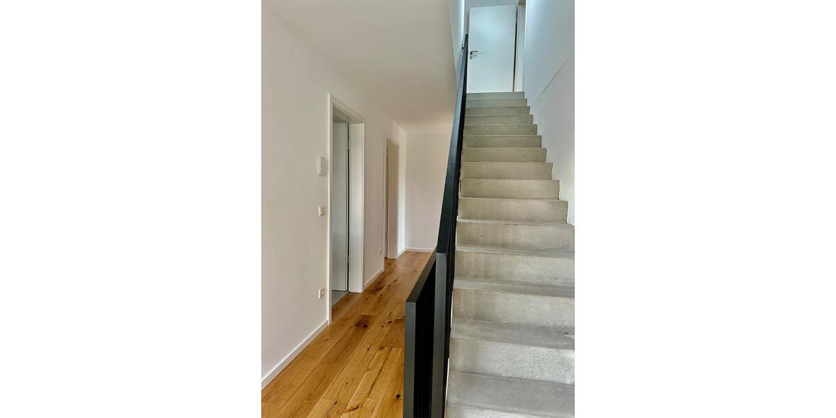 Doppelhaushälfte Geisenfeld - 5 Zimmer, 175 m&sup2;, 2.450&euro; | Angebot:27611570